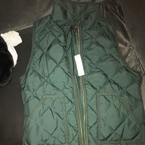 J. CREW PUFFER VEST ARMY GREEN MEDIUM